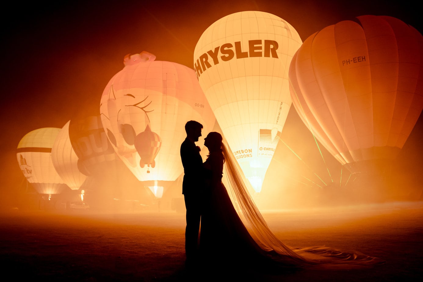 Trouwfotograaf luchtballonnen ballonfiesta bijzondere trouwfoto